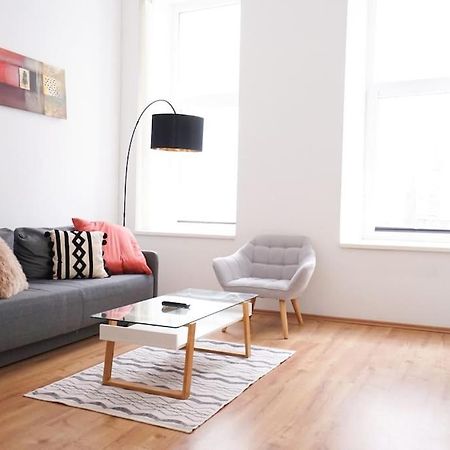 Modern Living In City Center - Fully Equipped فيينا المظهر الخارجي الصورة